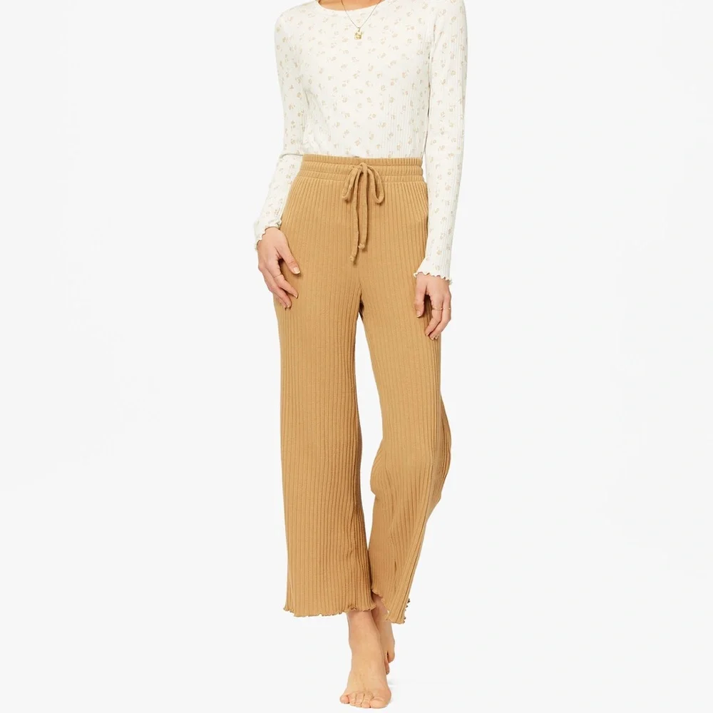 🔆BILLABONG🔆 KEEP LOUNGIN TOP
KEEP LOUNGIN PANT SET - Picture 10 of 14